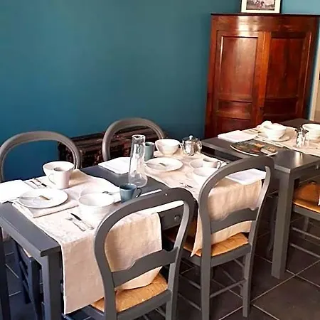 Le Relais 住宿加早餐酒店 Révillon
